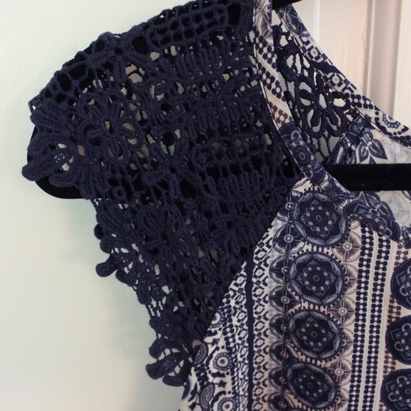 Patterned Blouse - Picture 4 of 4